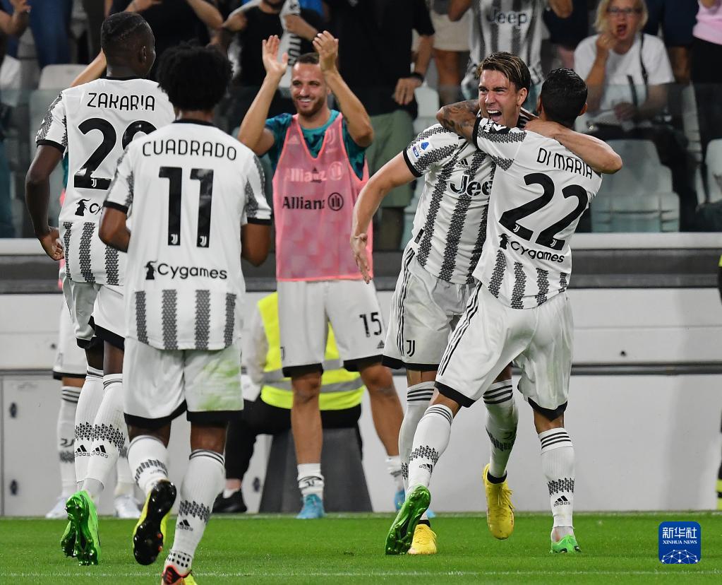 托蒂：说C罗的坏话只能说明你在嫉妒他，他和梅西的水平相当