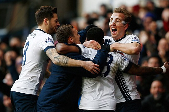 官方：鸟栖砂岩与主帅小菊昭雄续约至26／27赛季结束