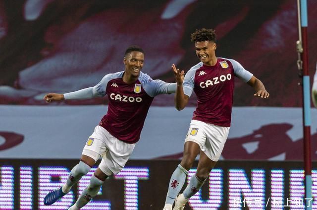 沃克＆乔治发挥出色，沃克半场16分已经刷新赛季新高