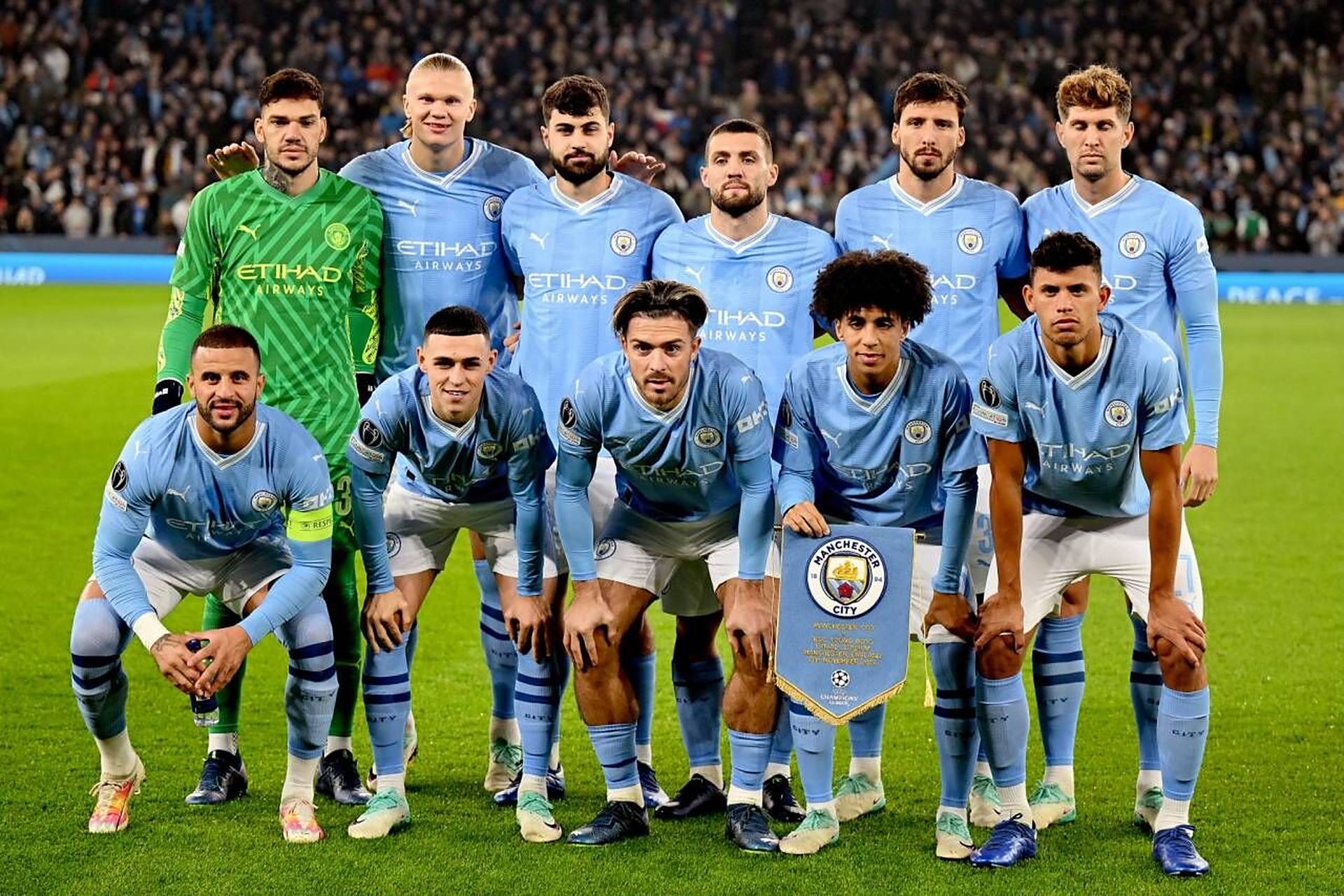 扛起球队！字母哥半场10中8，得到19分8篮板3助攻