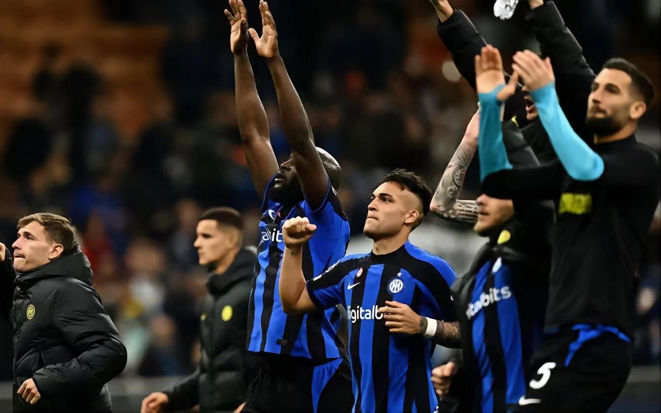 火箭以117：98大胜太阳，杜兰特28分，阿门31分，史密斯16分，全队十胜五负，西部第三。