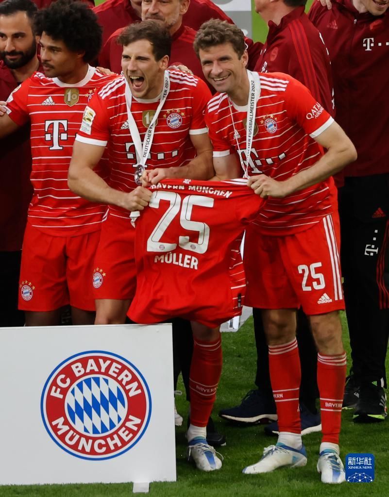 卡塔尔男足在小组赛中0-3爆冷负于突尼斯，遗憾出局，引发热议。